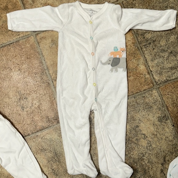 2 Closed foot onesie - Picture 2 of 4